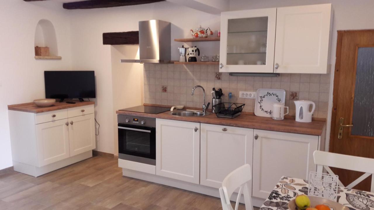 Apartment Nena- Apartman Sa Posebnim Ulazom U Prizemlju, Terasom I Zelenom Okucnicom Rakotule Exterior foto