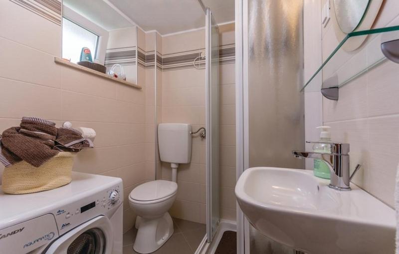 Apartment Nena- Apartman Sa Posebnim Ulazom U Prizemlju, Terasom I Zelenom Okucnicom Rakotule Exterior foto